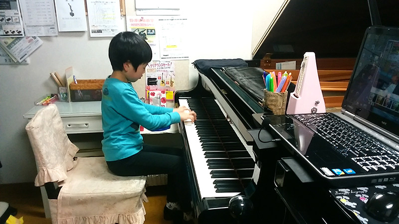 野澤ピアノのレッスン風景